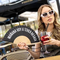Abanico "Mañana voy a tener resaca" negro