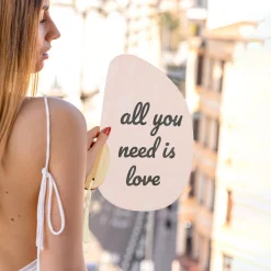 Abanico media luna “All you need is love”