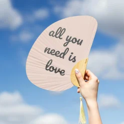 Abanico media luna “All you need is love”