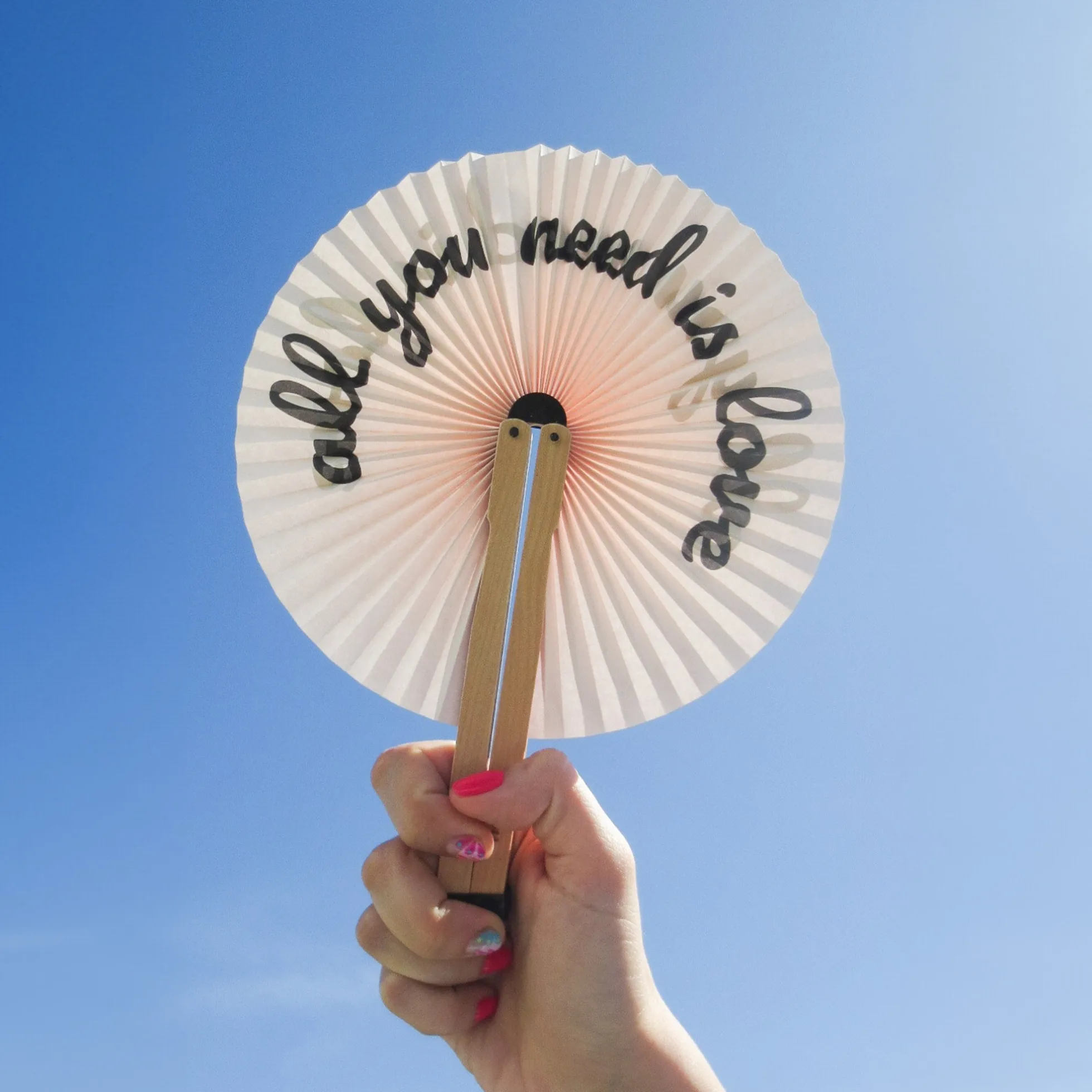 Abanico pai pai “all you need is love” 3 unidades