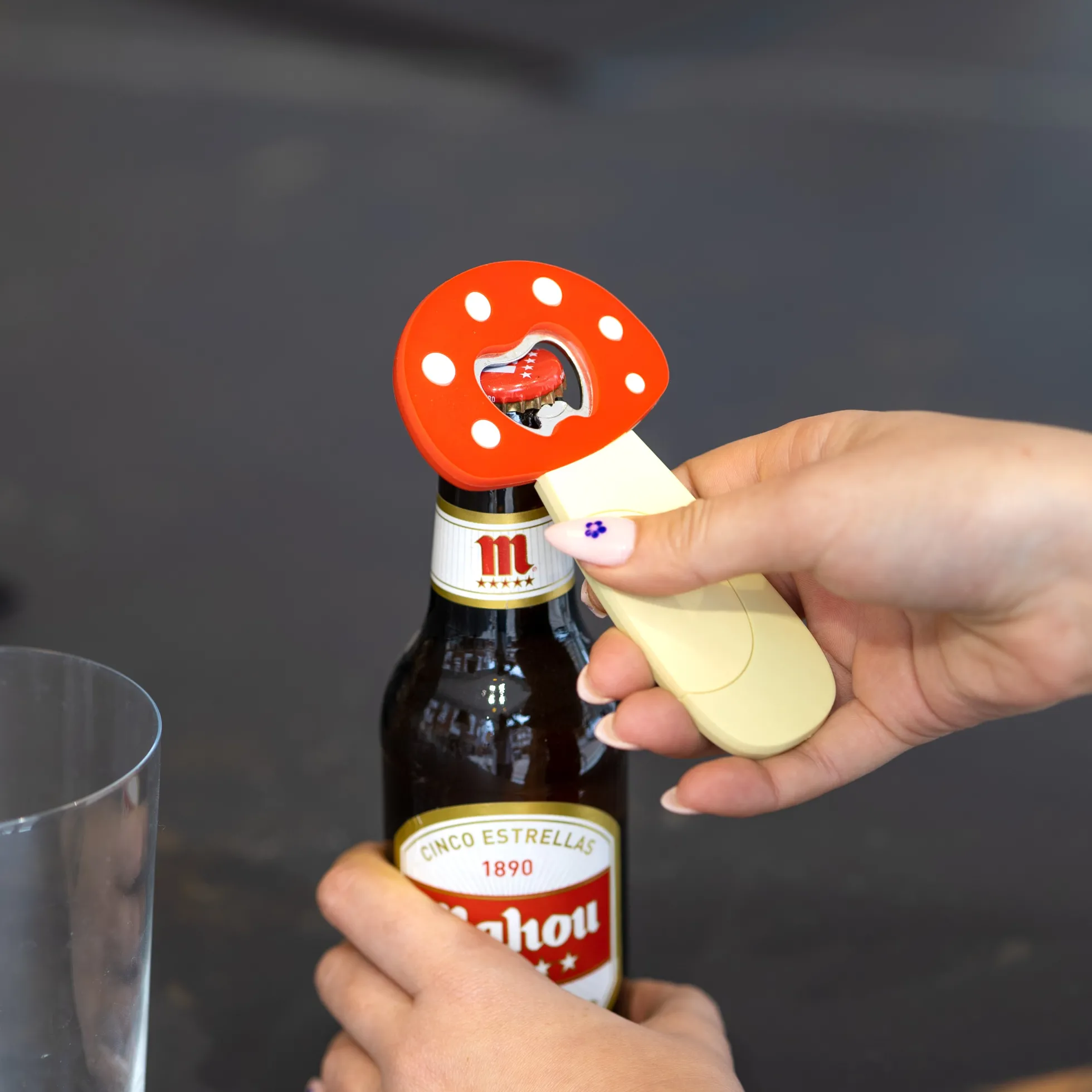 Abridor de botellas "seta"