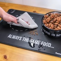 Alfombrilla para comedero “always the same food”