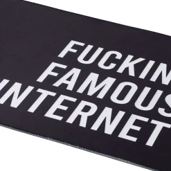 Alfombrilla ratón XXL “Fucking famous on the internet”