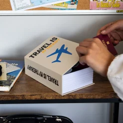 Caja fuerte libro “Travel is my therapy”