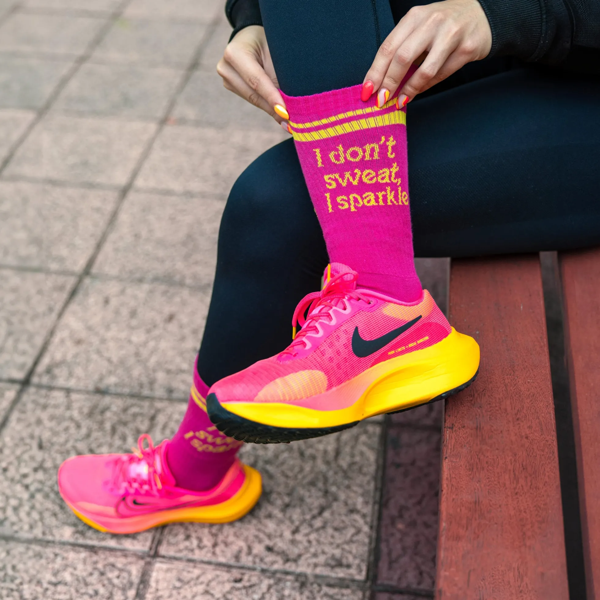 Calcetines Unisex “I don't sweat, I sparkle” rosa