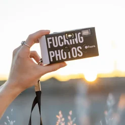 Cámara desechable “Fucking photos"