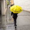 Paraguas "Fucking Rain" amarillo reflectante