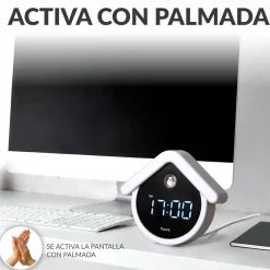 Reloj cuco digital blanco y negro