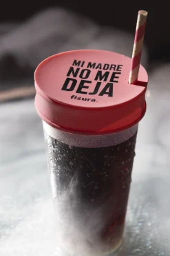 Tapa vasos antidroga “mi madre no me deja”