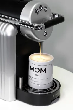Taza “Mom” inglés