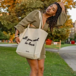 Tote bag borreguillo “All you need is love”