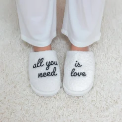 Zapatillas “All you need is love” beige