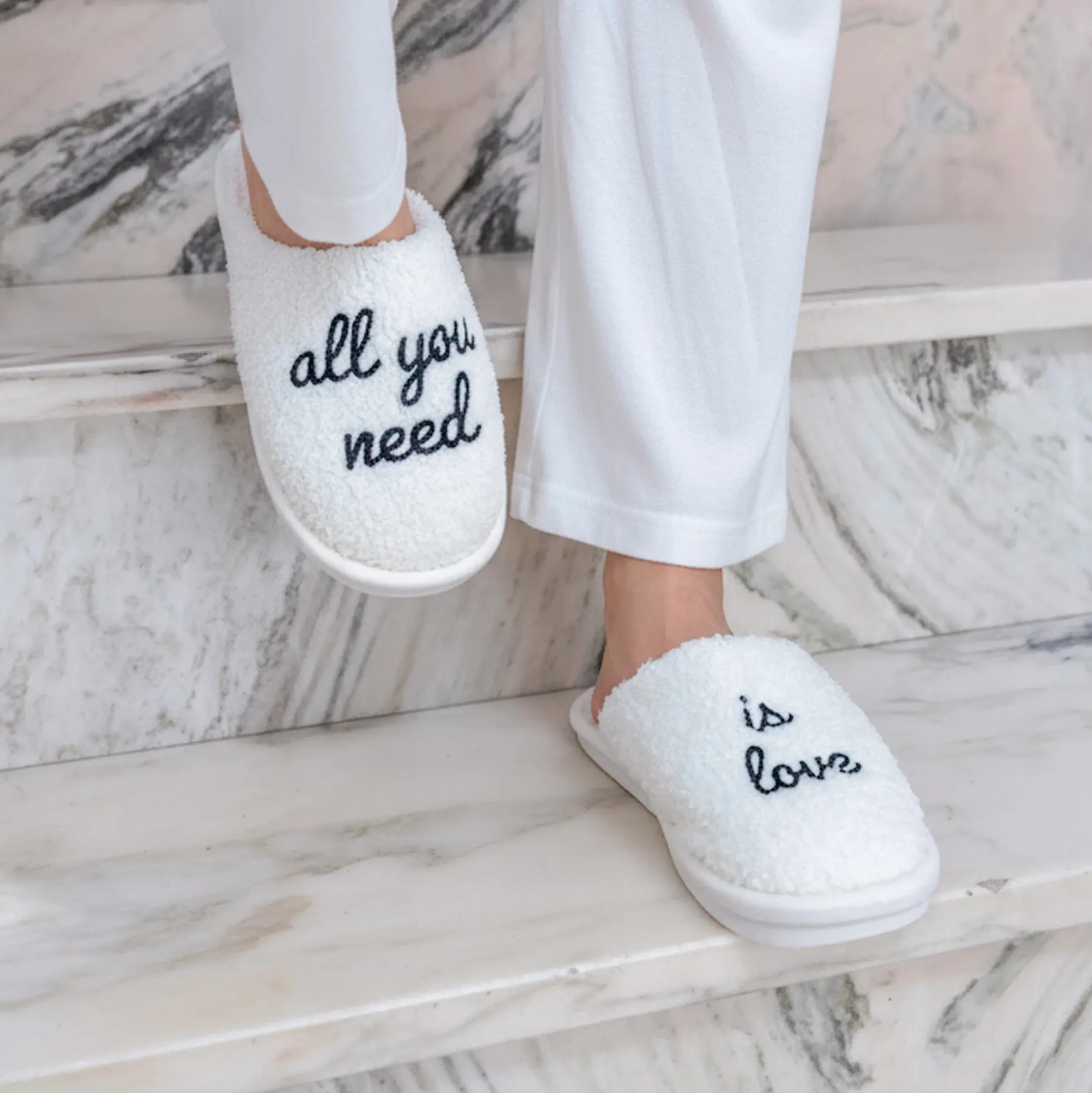 Zapatillas “All you need is love” beige