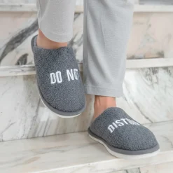 Zapatillas “Do not disturb” gris