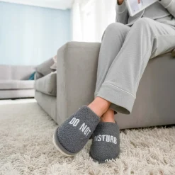 Zapatillas “Do not disturb” gris