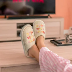 Zapatillas “No me da la vida” beige